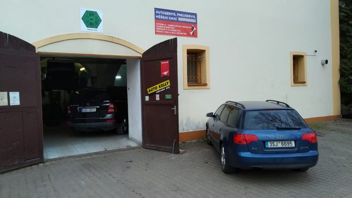 Před provozovnou